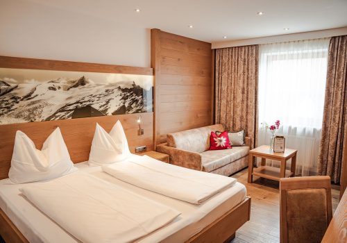 Doppelzimmer mit Sitzecke daneben